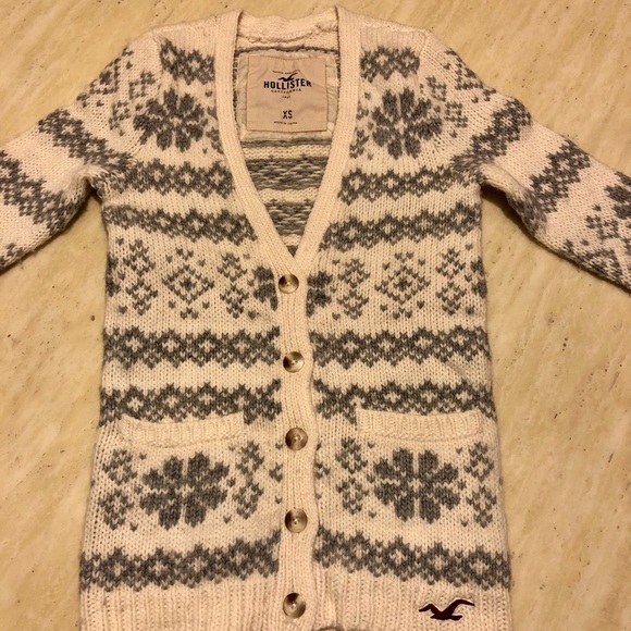 New Hollister V-Neck ButtonUp Sweater - Picture 2 of 4